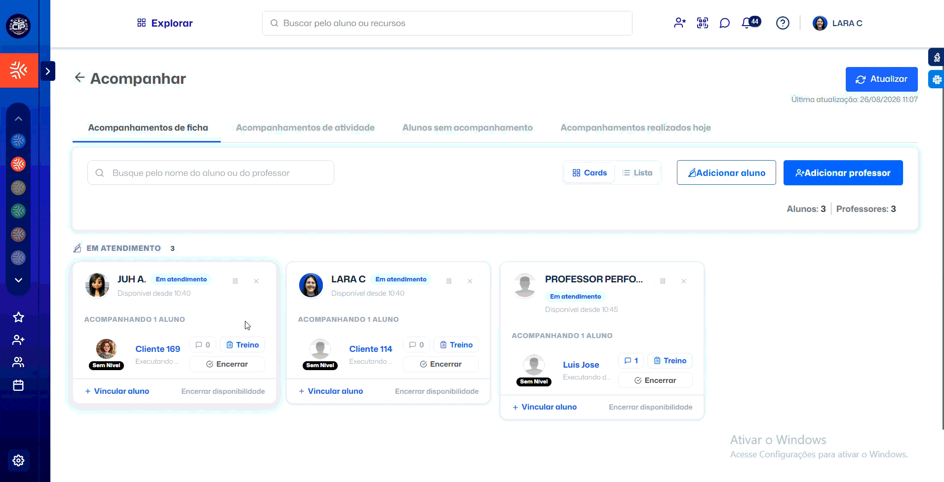 GIF do recurso Acompanhar mostrando alunos em execução de treino